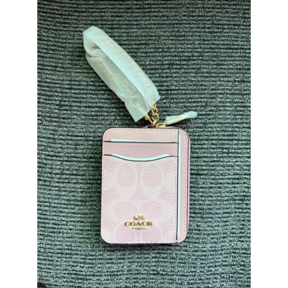COACH Zip Card Case Powder Pink Signature Canvas - NWT - Picture 1 of 3